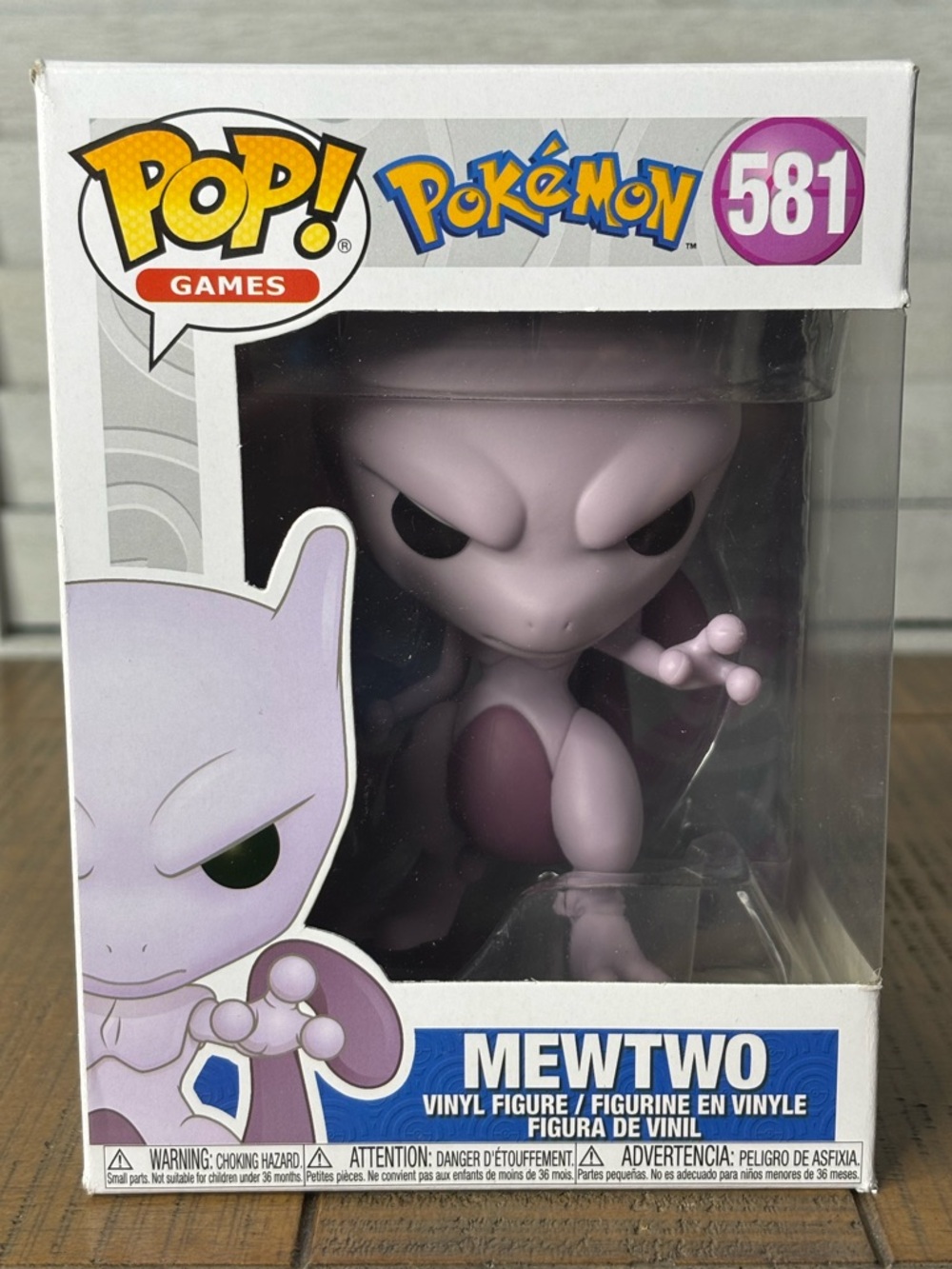 Pokémon Mewtwo Funko Pop #581 - Box Damage / Great for OOB Collector
